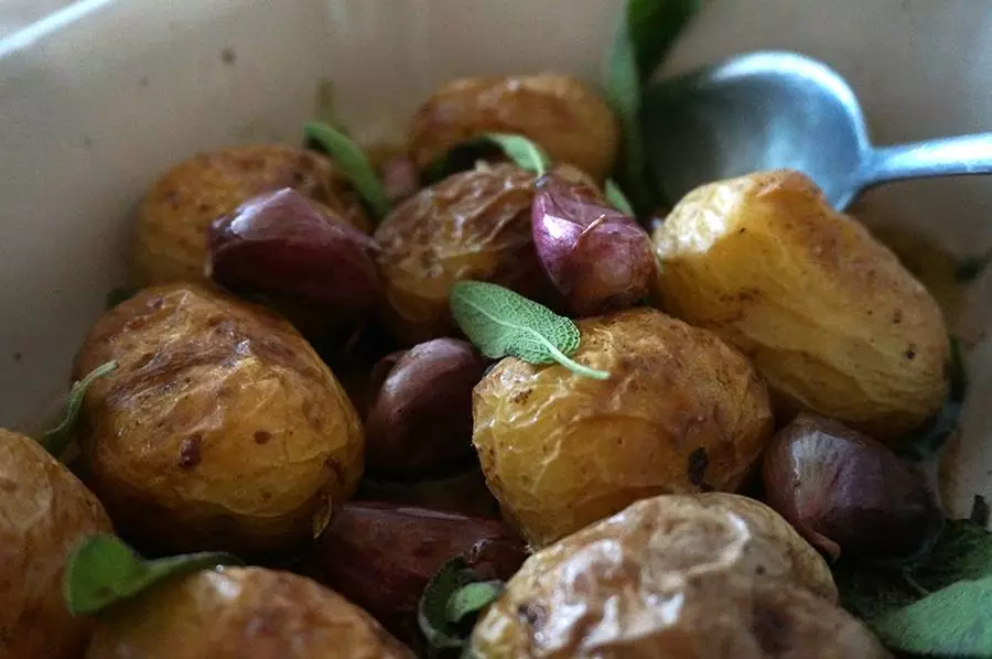 batata-assada-salvia-alho-2