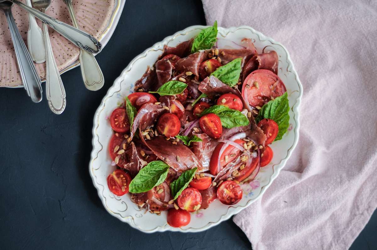 salada de tomate com jamón