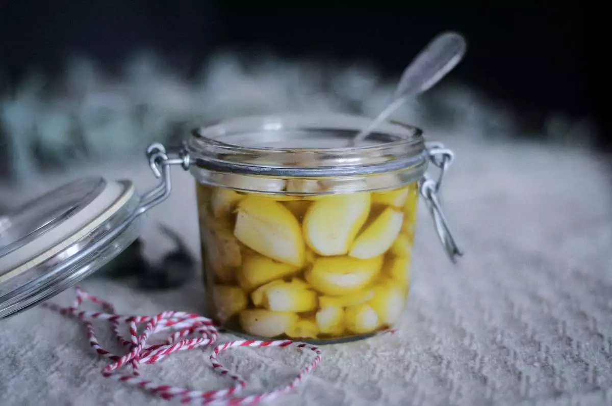 como fazer alho confit