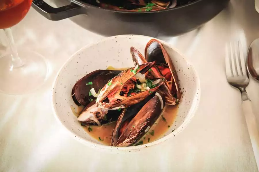 receita mexilhoes ao vinho branco moules mariniere